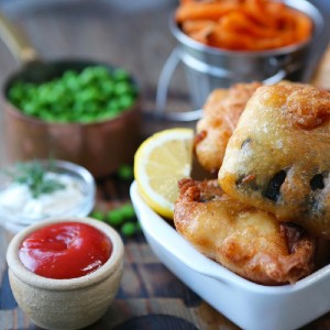 tofish on plate with peas and ketchup