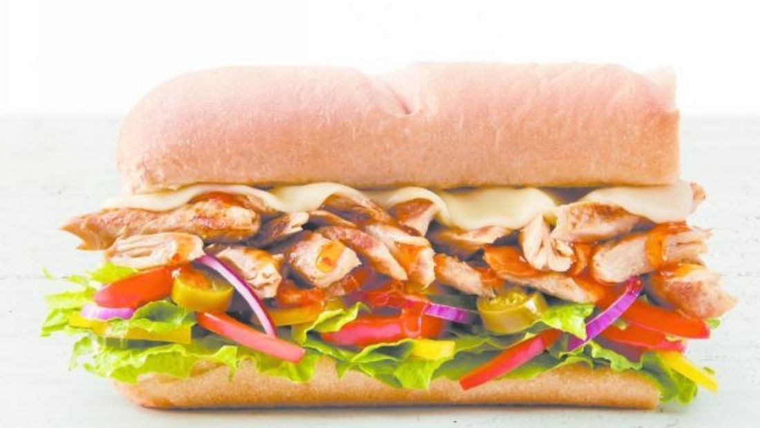 Subway vegan T.L.C. with vegan chicken and salad