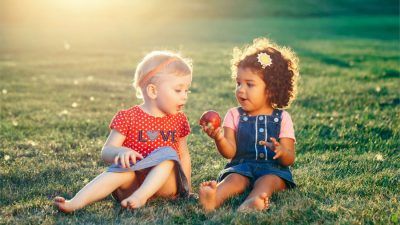 children with an apple