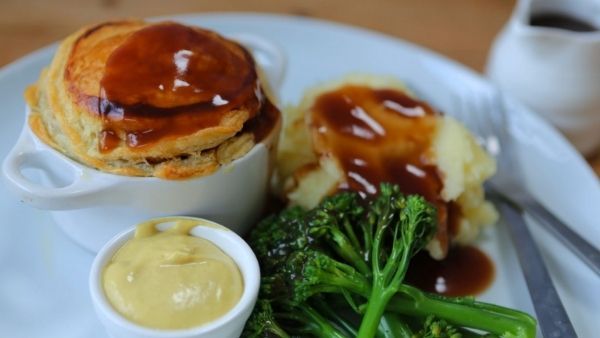 VRC Vegan Steak and Ale Pie