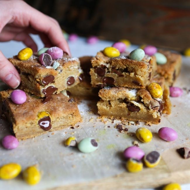 vrc Mini Egg Cookie Traybake