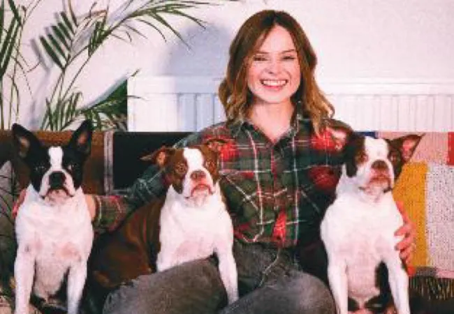 Gabrielle Aplin and her dogs